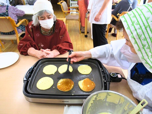 デイサービス どら焼きづくり