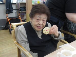 デイサービスイベント　あじさいクッキー作り
